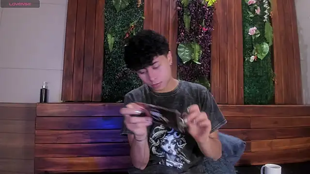 Noah dupont  online show from December 21, 2025, 11:34 am