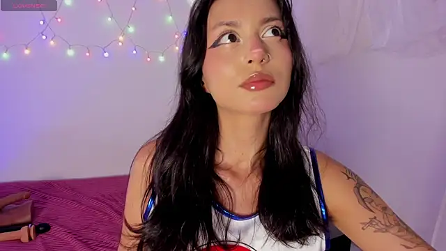 Tamara Aluna  online show from November 25, 2025, 10:43 pm