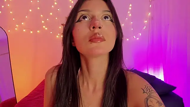 Snapshot of Tamara_Aluna_ chatting on May 9, 2026, 11:41 pm Tamara Aluna online show from May 9, 2026, 11:41 pm
