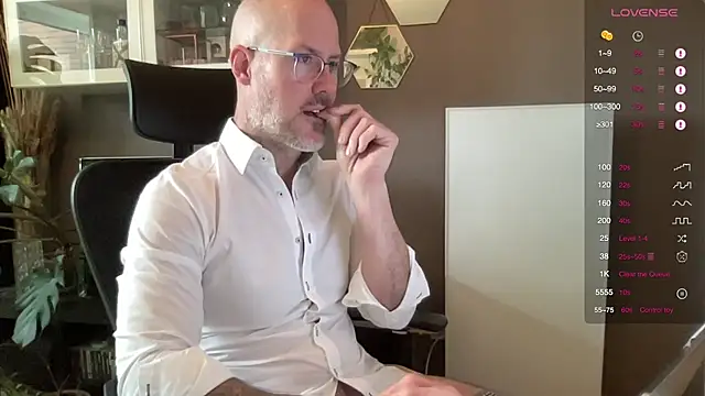 Snapshot of the_new_fit_rubinho chatting on April 13, 2026, 8:29 am the new fit rubinho online show from April 13, 2026, 8:29 am