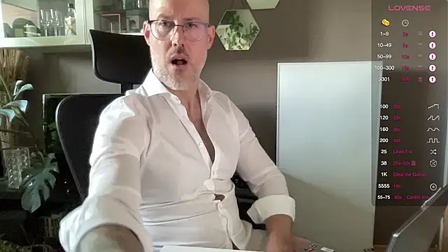 Snapshot of the_new_fit_rubinho chatting on April 1, 2026, 8:59 am the new fit rubinho online show from April 1, 2026, 8:59 am