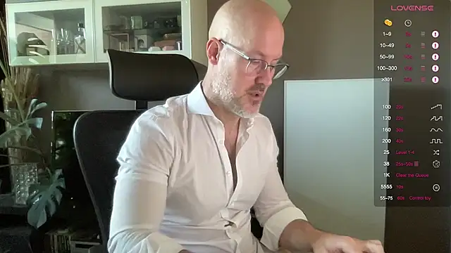 Snapshot of the_new_fit_rubinho chatting on April 8, 2026, 7:10 am the new fit rubinho online show from April 8, 2026, 7:10 am
