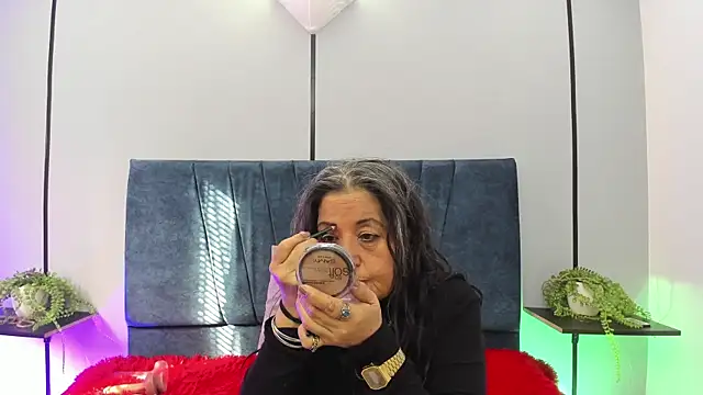 Snapshot of Victoriaa_Anderson chatting on July 10, 2026, 12:49 pm Victoriaa Anderson online show from July 10, 2026, 12:49 pm
