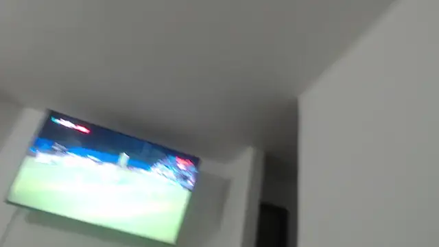 lia valk online show from February 18, 2026, 1:36 am