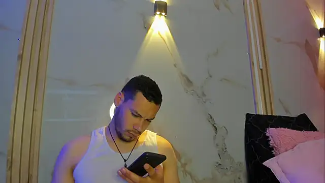 Aron and molly online show from February 5, 2026, 12:01 pm