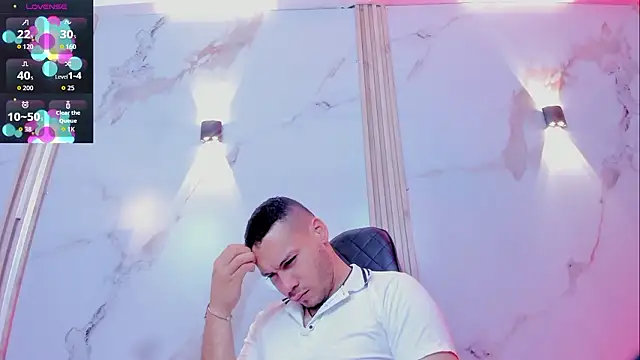 Aron and molly online show from March 8, 2026, 11:46 am