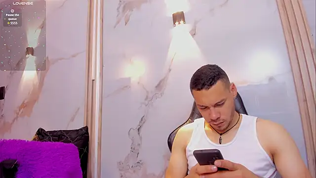 Aron and molly online show from March 9, 2026, 11:36 am