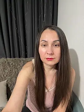 Snapshot of NikaGold7725 chatting on November 18, 2025, 8:01 pm NikaGold7725 online show from November 18, 2025, 8:01 pm