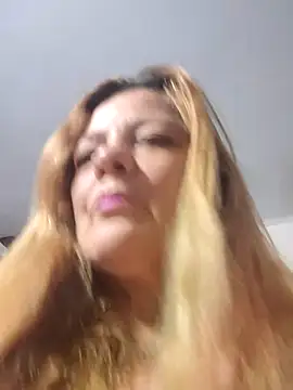 karlaanqui1 online show from December 4, 2025, 5:56 pm