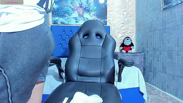 ElanGiraldo online show from May 6, 2026, 11:53 pm