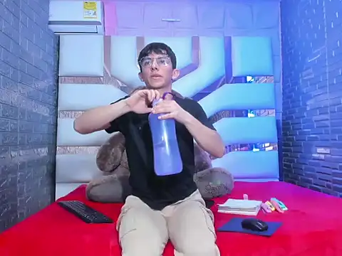 Snapshot of ElanGiraldo chatting on February 18, 2026, 12:08 am ElanGiraldo online show from February 18, 2026, 12:08 am