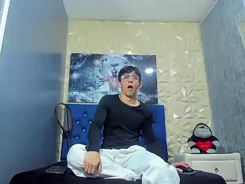 Snapshot of ElanGiraldo chatting on February 24, 2026, 11:38 pm ElanGiraldo online show from February 24, 2026, 11:38 pm