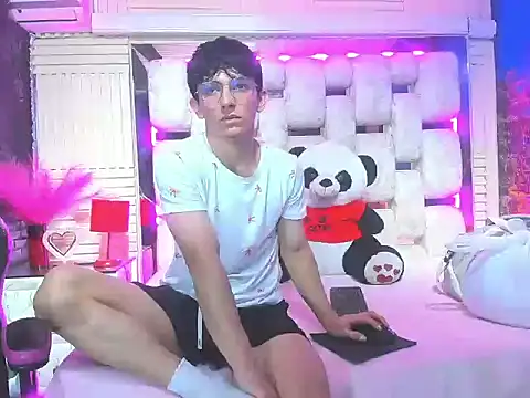 Snapshot of ElanGiraldo chatting on March 21, 2026, 12:01 am ElanGiraldo online show from March 21, 2026, 12:01 am