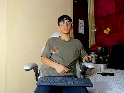 Snapshot of ElanGiraldo chatting on February 28, 2026, 10:42 pm ElanGiraldo online show from February 28, 2026, 10:42 pm