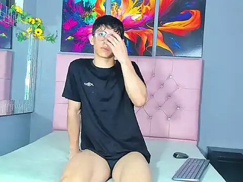 Snapshot of ElanGiraldo chatting on February 14, 2026, 9:37 pm ElanGiraldo online show from February 14, 2026, 9:37 pm