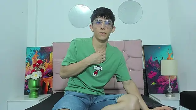 Snapshot of ElanGiraldo chatting on August 8, 2026, 9:55 pm ElanGiraldo online show from August 8, 2026, 9:55 pm