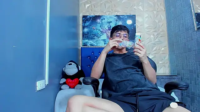 Snapshot of ElanGiraldo chatting on May 20, 2026, 11:46 pm ElanGiraldo online show from May 20, 2026, 11:46 pm