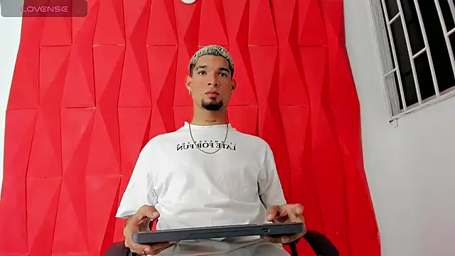 Carlitos sexy online show from November 12, 2025, 3:43 am