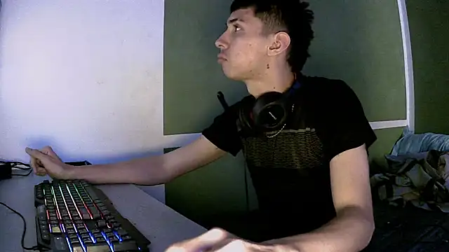 Snapshot of Kurt_williams1 chatting on June 14, 2026, 12:06 pm Kurt williams1 online show from June 14, 2026, 12:06 pm