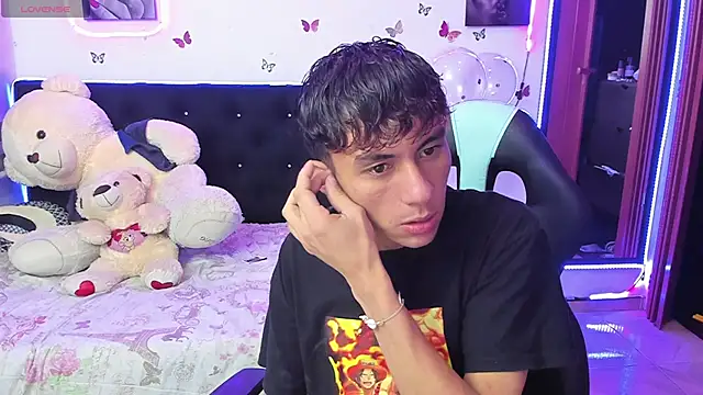 Snapshot of Antonythiago_couple chatting on November 14, 2025, 4:38 am Antonythiago couple online show from November 14, 2025, 4:38 am