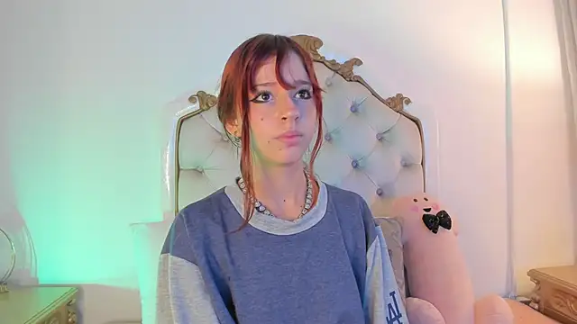 Snapshot of scarlett_smith_3 chatting on June 2, 2026, 2:22 am scarlett smith 3 online show from June 2, 2026, 2:22 am