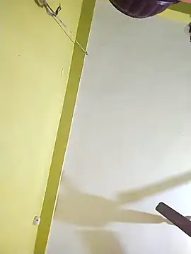 Snapshot of hootmom chatting on November 9, 2025, 6:17 am hootmom online show from November 9, 2025, 6:17 am