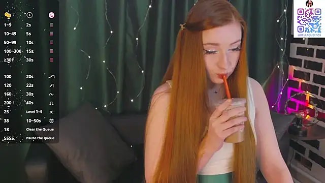 Snapshot of BellaQueennss chatting on December 4, 2025, 9:19 am BellaQueennss online show from December 4, 2025, 9:19 am