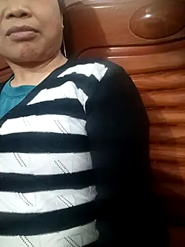 Snapshot of Yanmay_00 chatting on November 9, 2025, 12:53 pm Yanmay 00 online show from November 9, 2025, 12:53 pm