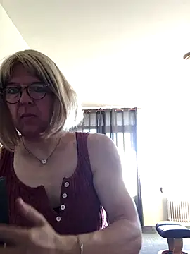 Snapshot of simone_xdressing chatting on September 26, 2025, 9:05 am simone xdressing online show from September 26, 2025, 9:05 am