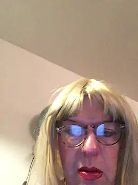 Snapshot of simone_xdressing chatting on January 11, 2026, 7:54 pm simone xdressing online show from January 11, 2026, 7:54 pm