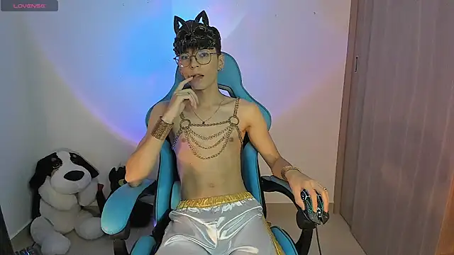 RYO BLEU  online show from December 14, 2025, 3:02 am