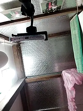 Feeling-hot online show from December 17, 2025, 8:52 am