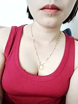 Snapshot of Swan-white123 chatting on December 15, 2025, 5:13 am Swan-white123 online show from December 15, 2025, 5:13 am