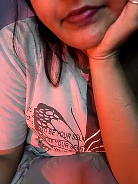 Snapshot of drakezone chatting on March 8, 2026, 4:21 pm drakezone online show from March 8, 2026, 4:21 pm