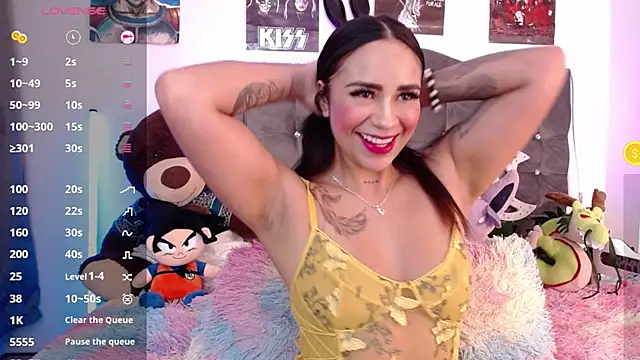 lunabritton1 online show from May 5, 2026, 3:42 am
