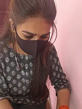 Iamyourdarling online show from November 18, 2025, 6:17 am