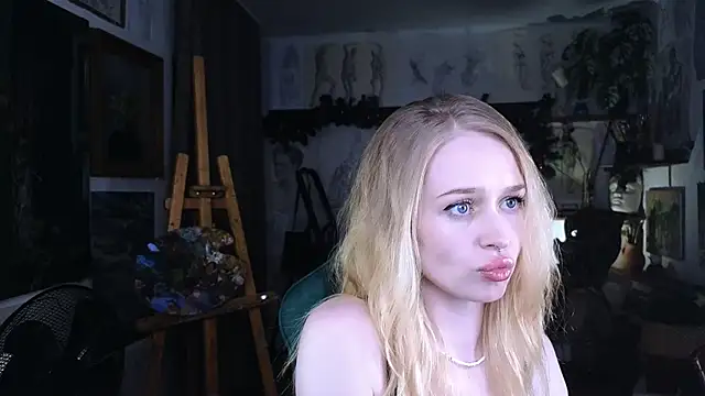 CarolineDjein online show from December 15, 2025, 6:58 pm