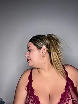 Snapshot of Amira_Malia chatting on March 5, 2026, 12:35 pm Amira Malia online show from March 5, 2026, 12:35 pm