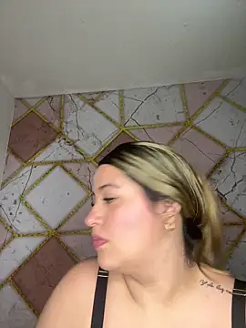 Amira Malia online show from May 2, 2026, 3:17 pm