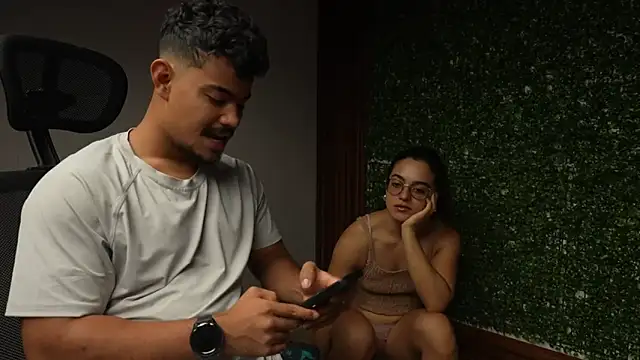 crimson heart1 online show from December 2, 2025, 1:13 pm