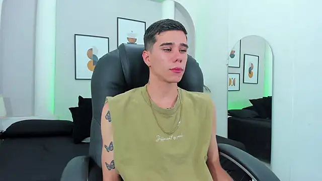 Snapshot of Gabo_white1 chatting on December 2, 2025, 7:21 am Gabo white1 online show from December 2, 2025, 7:21 am