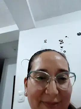 Snapshot of LaLey2702 chatting on November 28, 2025, 2:12 am LaLey2702 online show from November 28, 2025, 2:12 am