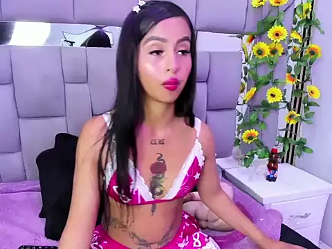 Snapshot of CloeMorenti_ chatting on June 25, 2026, 8:25 pm CloeMorenti online show from June 25, 2026, 8:25 pm