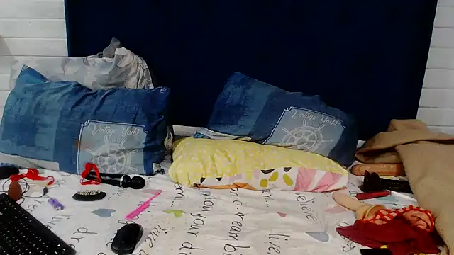 Snapshot of DarkCherryx chatting on February 9, 2026, 6:06 pm DarkCherryx online show from February 9, 2026, 6:06 pm