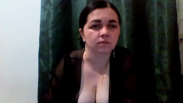 Vitalina282128 online show from May 1, 2026, 9:42 pm