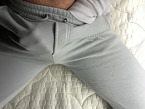 Snapshot of fra06_ chatting on December 1, 2025, 4:30 pm fra06 online show from December 1, 2025, 4:30 pm