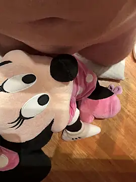 Snapshot of fra06_ chatting on December 3, 2025, 12:15 pm fra06 online show from December 3, 2025, 12:15 pm