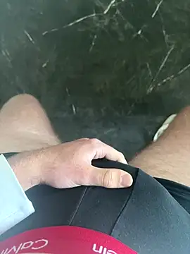 Snapshot of fra06_ chatting on November 12, 2025, 12:42 pm fra06 online show from November 12, 2025, 12:42 pm