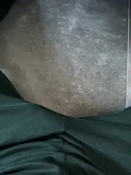 Snapshot of fra06_ chatting on November 13, 2025, 12:31 pm fra06 online show from November 13, 2025, 12:31 pm