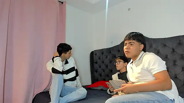 Snapshot of 3guy3 chatting on November 20, 2025, 7:47 pm 3guy3 online show from November 20, 2025, 7:47 pm